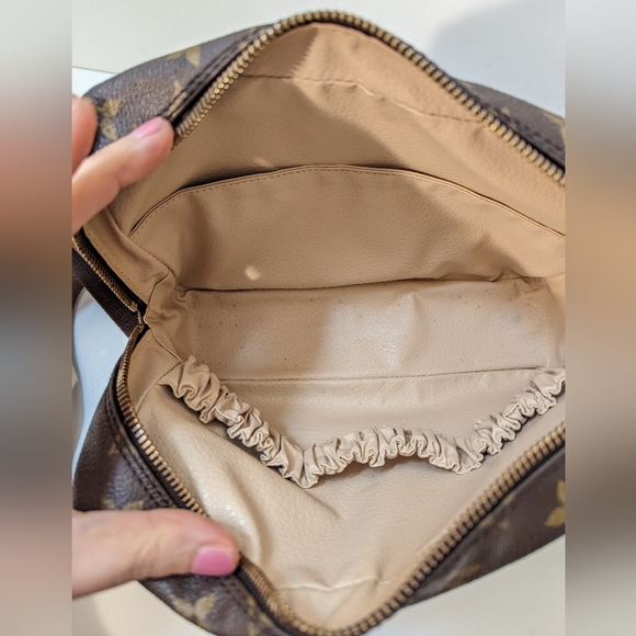 ✨Louis Vuitton✨ monogram trousse 23 clutch converted to crossbody. - Picture 12 of 17